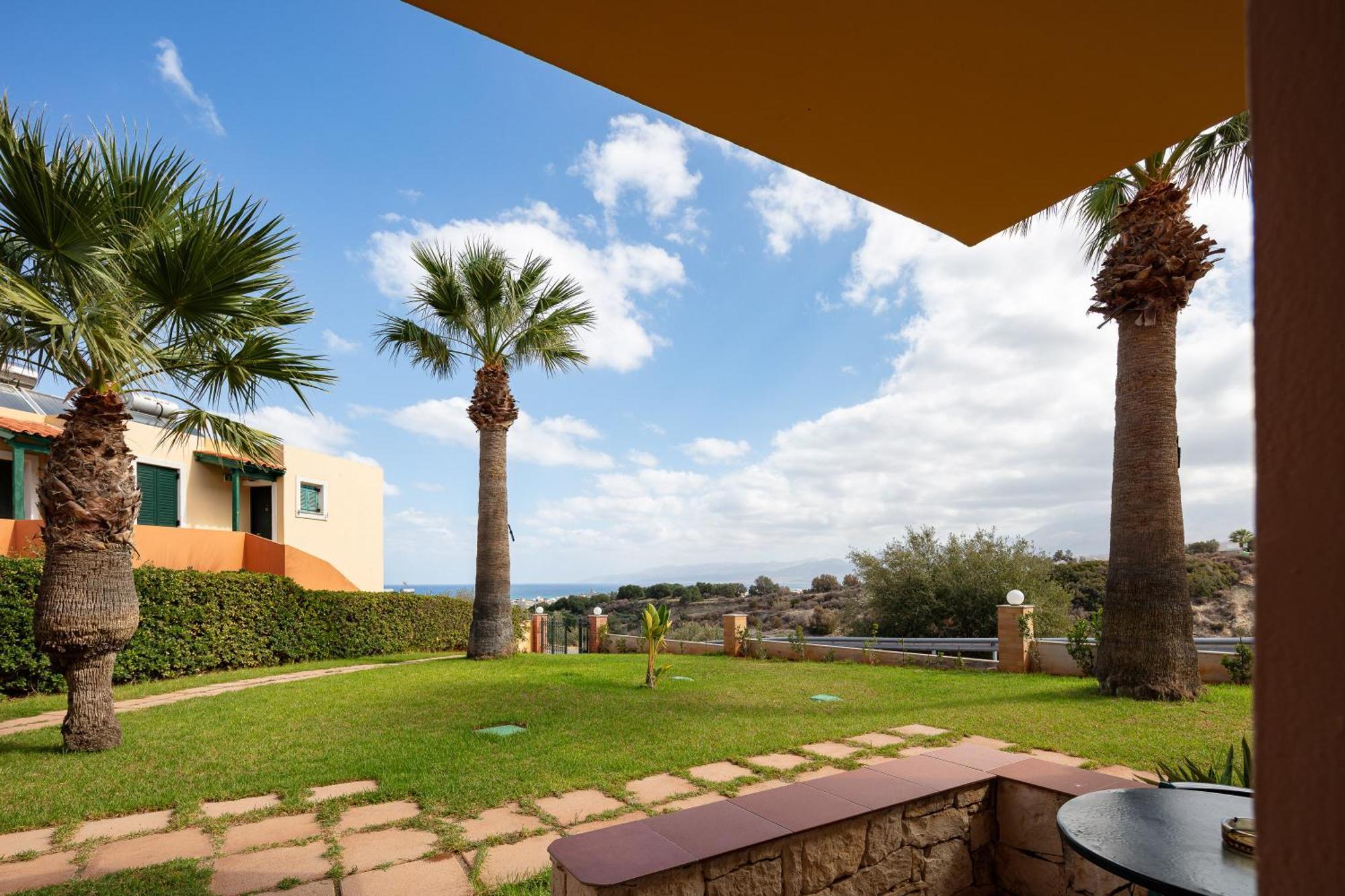 Dia Apartments Hersonissos  Bagian luar foto